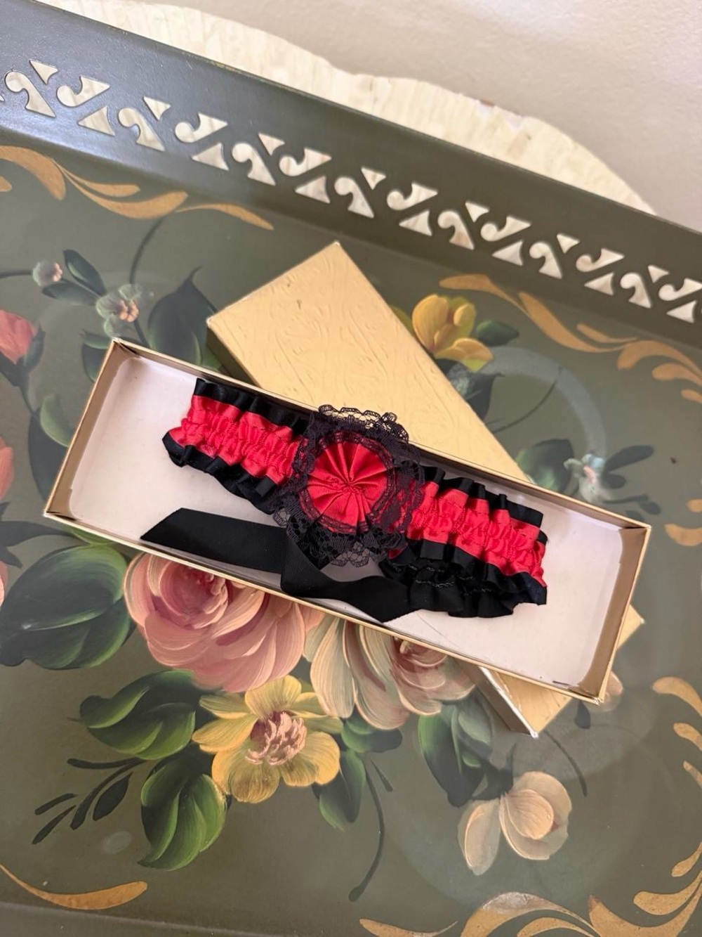 Vintage Red & Black Satin Lace Garter with Rosette – Original Gift Box